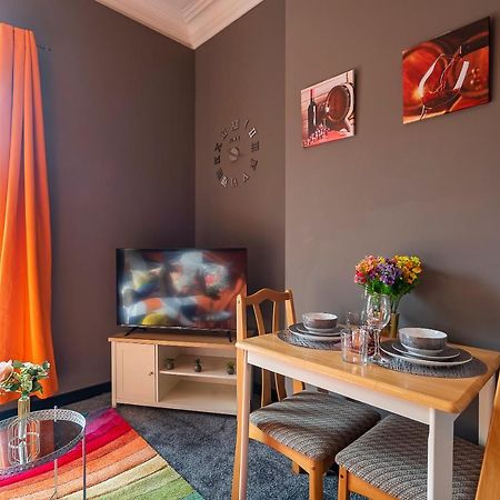 קינגסטון אפון הול Art-Filled Bohemian 1 Bedroom Apt 2 Beds Colourful Praise Inn Apartment מראה חיצוני תמונה