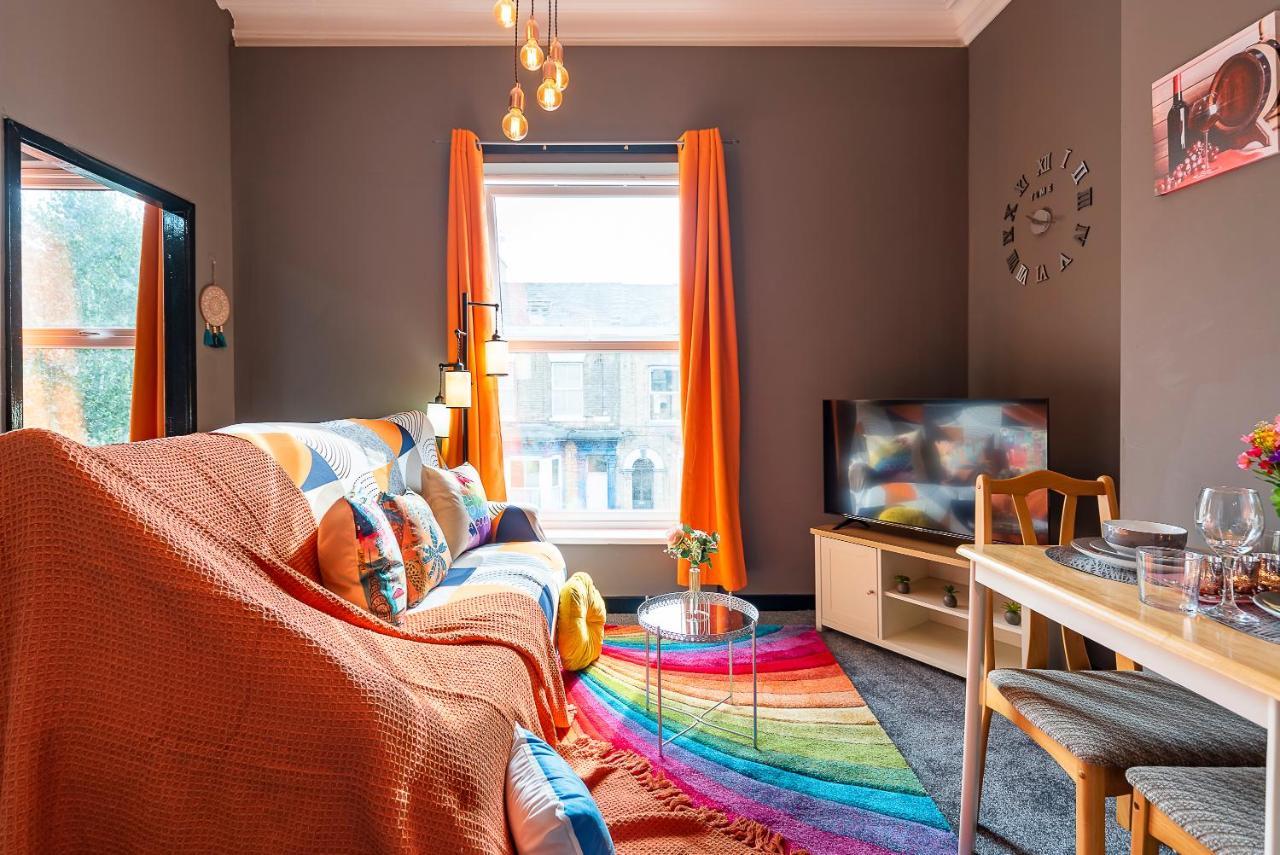 קינגסטון אפון הול Art-Filled Bohemian 1 Bedroom Apt 2 Beds Colourful Praise Inn Apartment מראה חיצוני תמונה